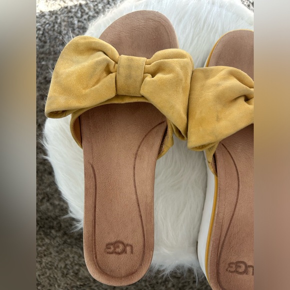 UGG • Yellow Bow Suede Slip On Sandals • 7.5 • - Picture 2 of 9